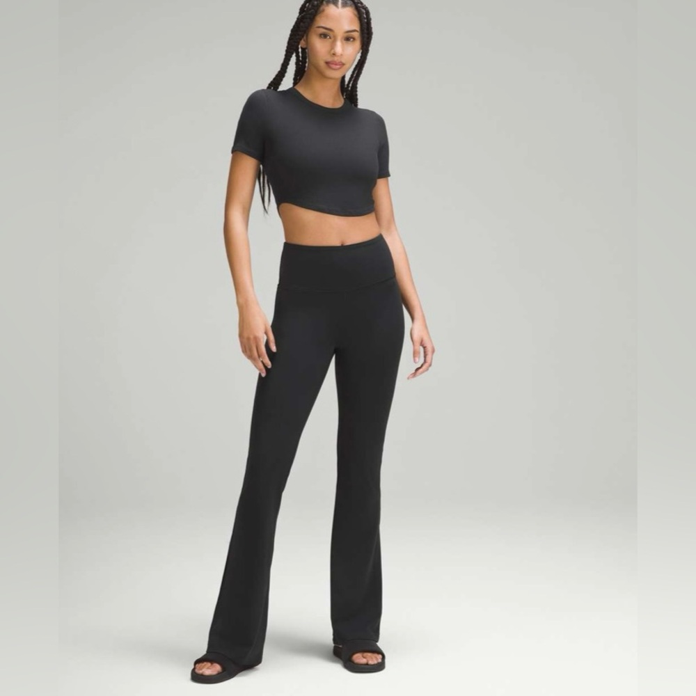 Lululemon • Hold Tight • Curved • Cropped • 12